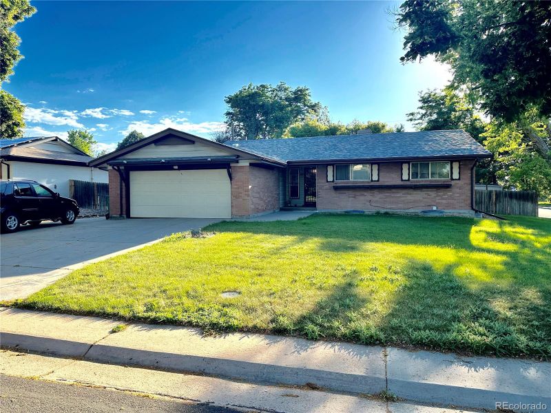 317 S Xanadu St, Aurora, CO 80012