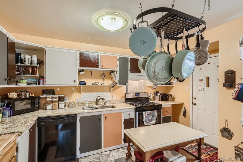 2080 Hoyt Dr, Thornton, CO 80229