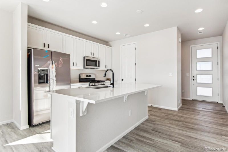 27626 E Byers Pl, Aurora, CO 80018