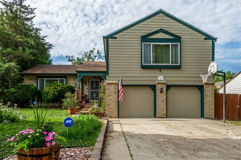 13204 E Louisiana Ave, Aurora, CO 80012