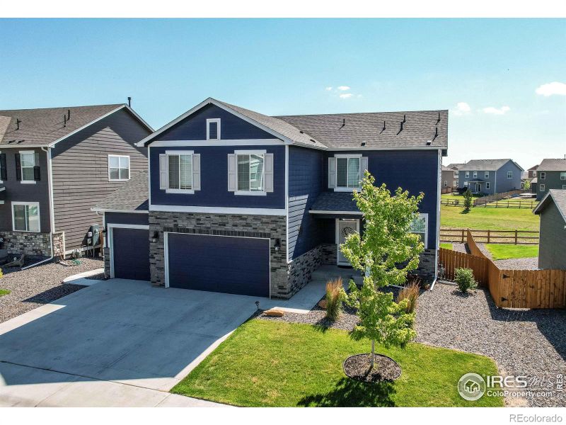 915 Camberly Dr, Windsor, CO 80550