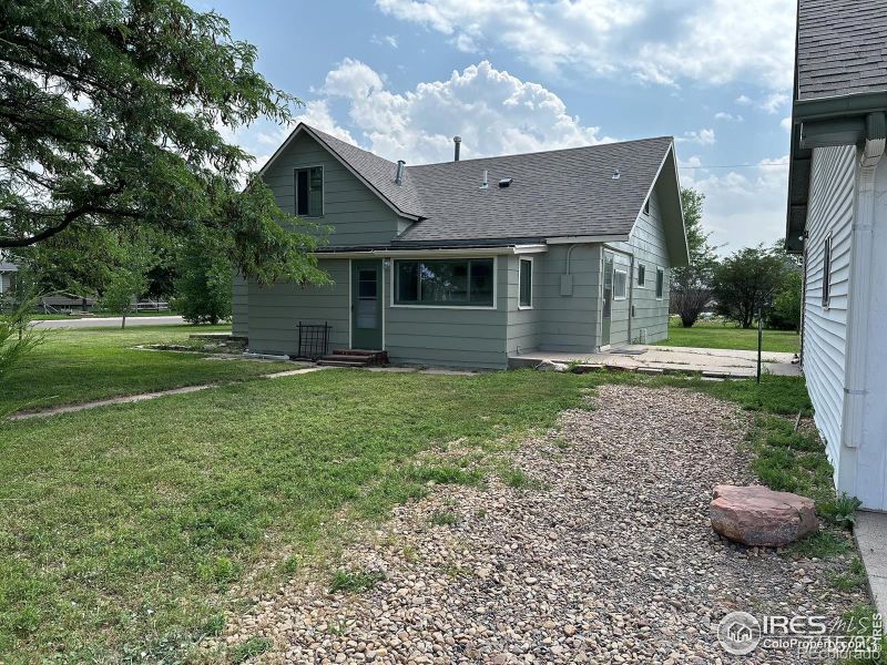 122 E 8th St, Julesburg, CO 80737
