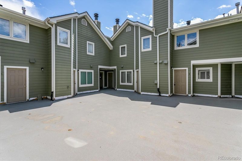 1300 S Monaco Pw #5, Denver, CO 80224