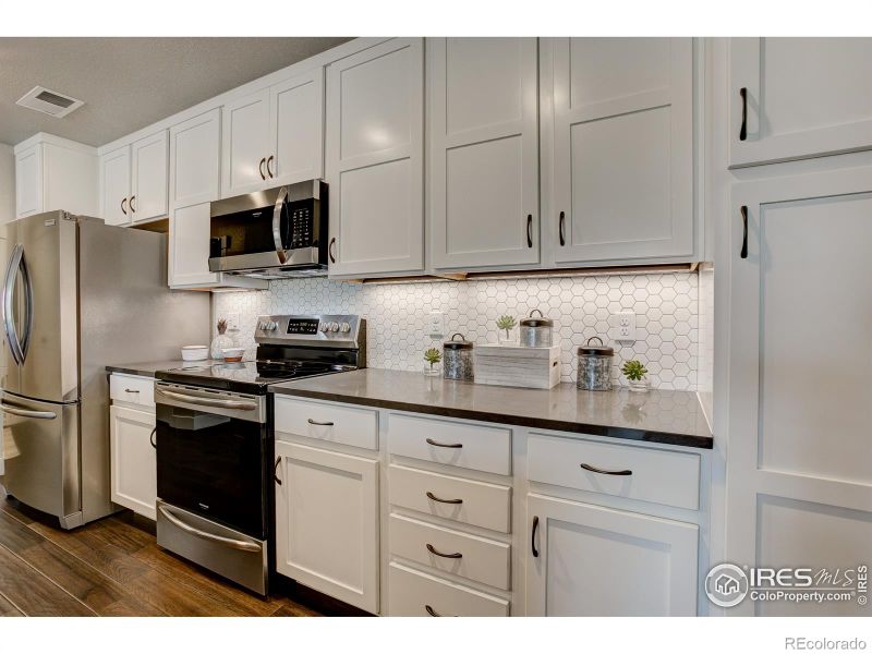 255 High Point Dr #101, Longmont, CO 80504