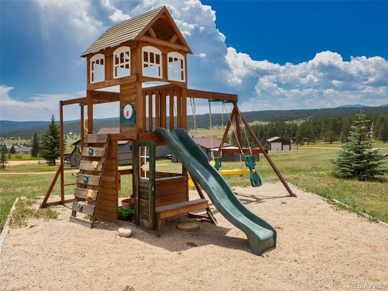 87 Dillon Ln, Florissant, CO 80816