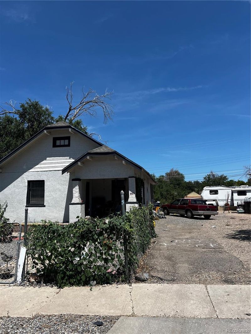 907 E 12th St, Pueblo, CO 81001