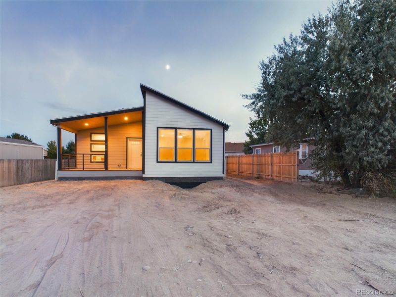 250 E Rolling Hills Dr, Pueblo West, CO 81007