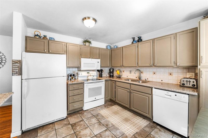 1101 S Garrison St #103, Lakewood, CO 80232
