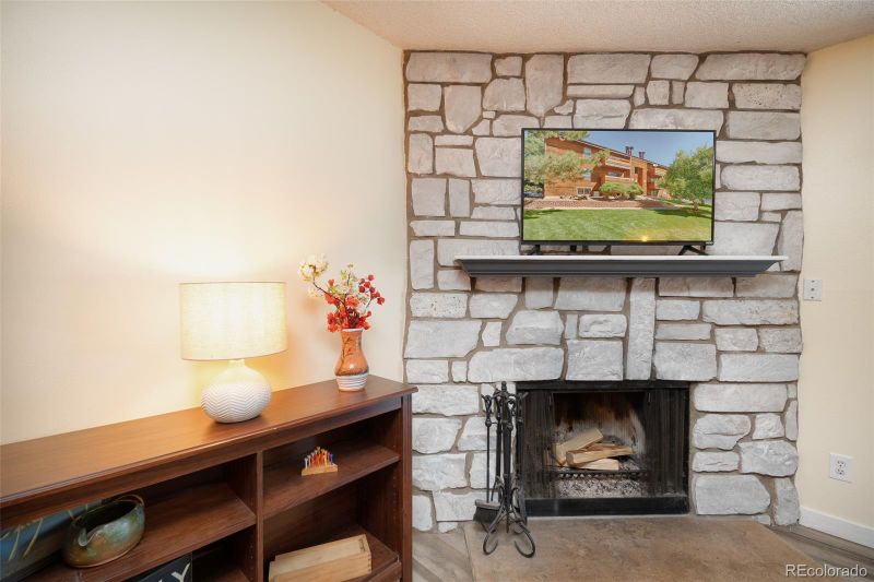 341 Wright St #103, Lakewood, CO 80228
