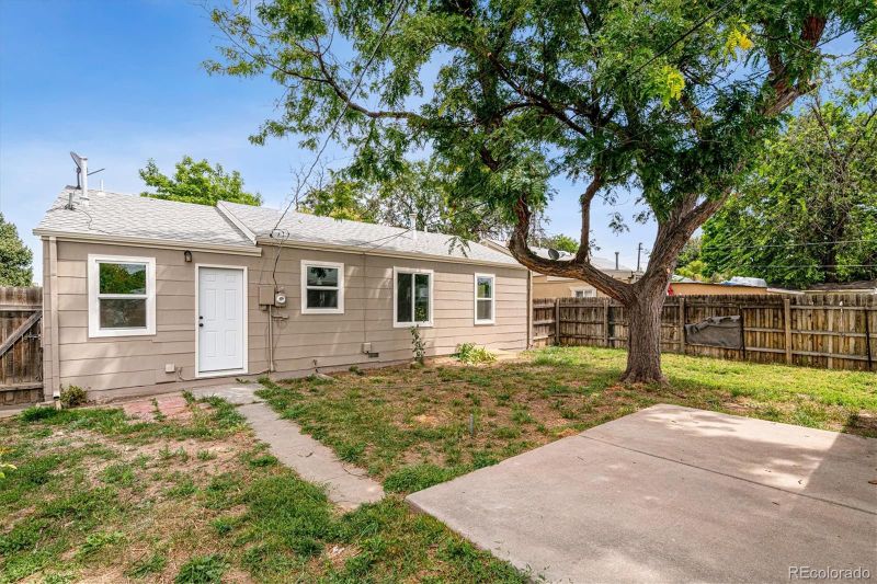 1635 Ironton St, Aurora, CO 80010