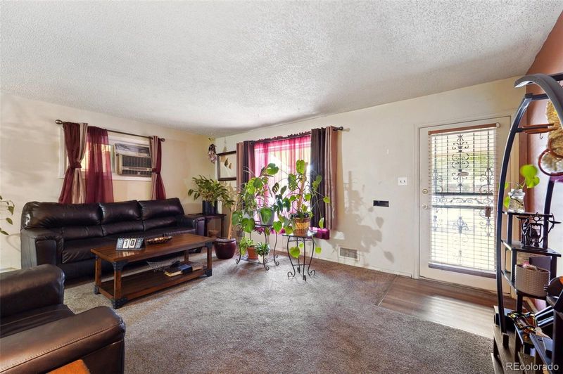 1370 Salem St, Aurora, CO 80011