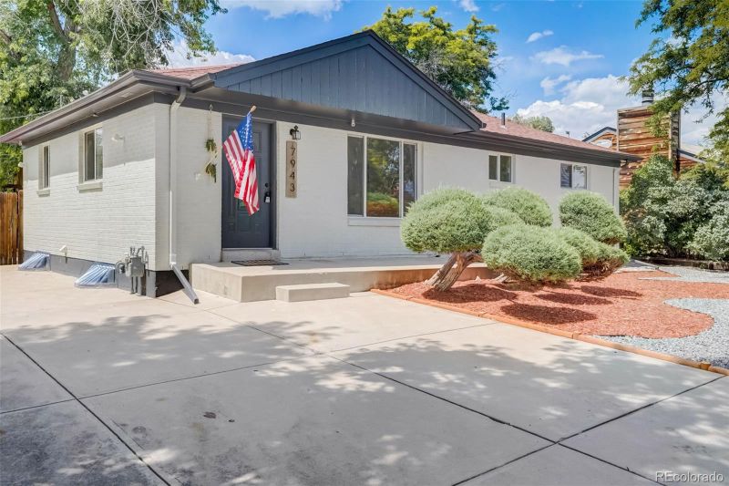 7943 Raritan St, Denver, CO 80221