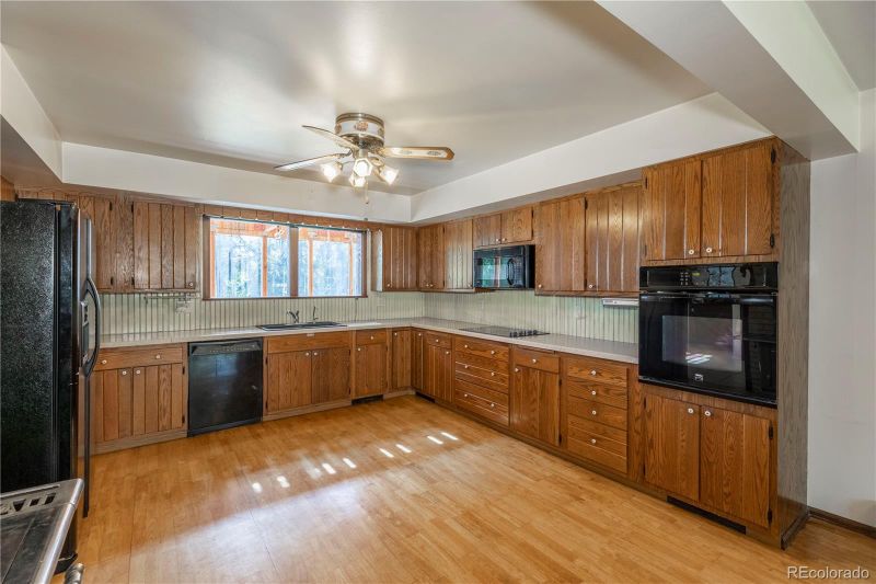 10300 W Montgomery St, Littleton, CO 80127