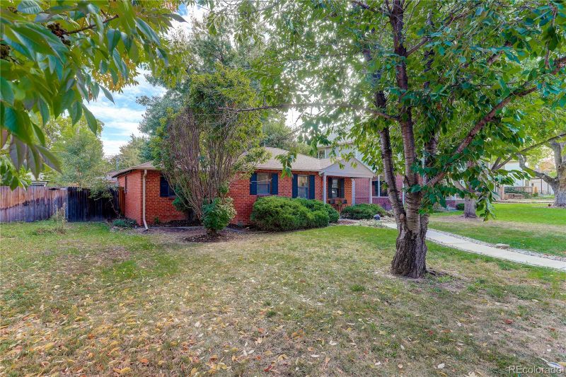 1140 Leyden St, Denver, CO 80220