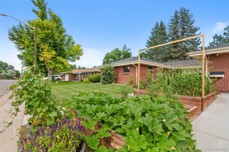 5924 S Logan St, Centennial, CO 80121