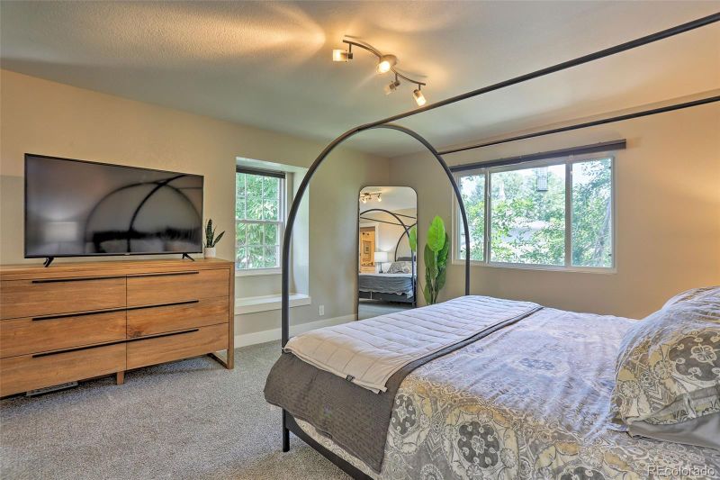10412 E Weaver Cir, Englewood, CO 80111