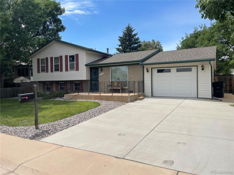 9713 Columbine Ct, Thornton, CO 80229