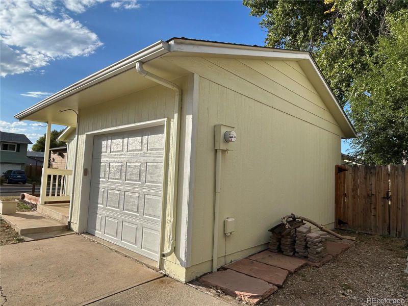 8316 Mummy Range Dr, Fort Collins, CO 80528