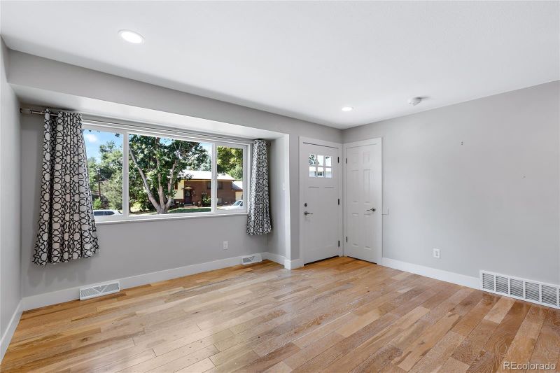 606 W Davies Way, Littleton, CO 80120