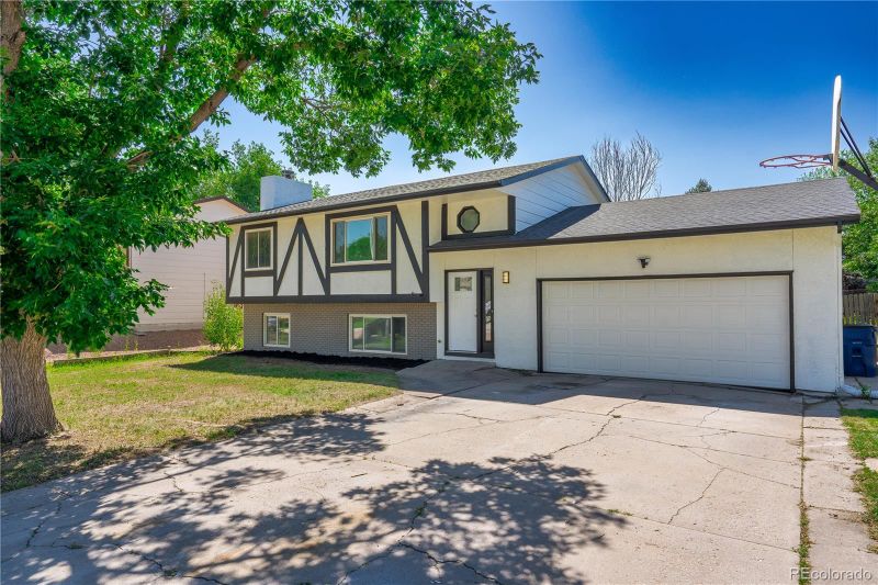 2330 Heathercrest Dr, Colorado Springs, CO 80915