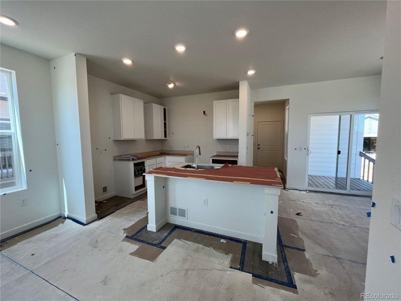 625 Cottonwood Ave, Bennett, CO 80102