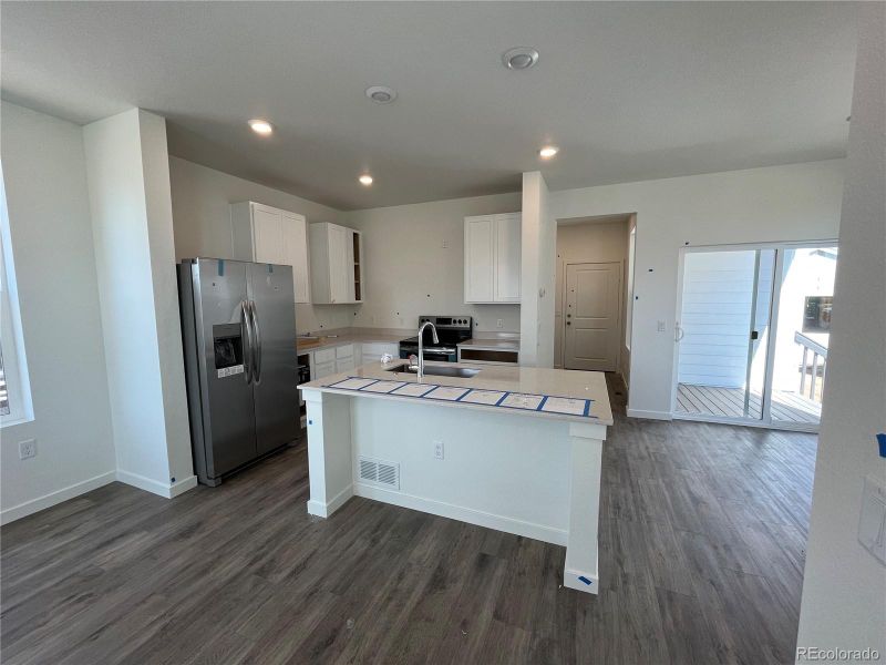625 Cottonwood Ave, Bennett, CO 80102