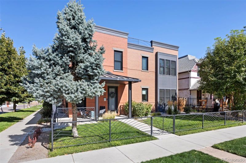 2501 Curtis St, Denver, CO 80205