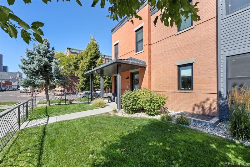 2501 Curtis St, Denver, CO 80205