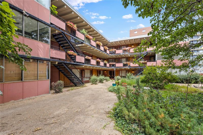 836 Dexter St #202, Denver, CO 80220
