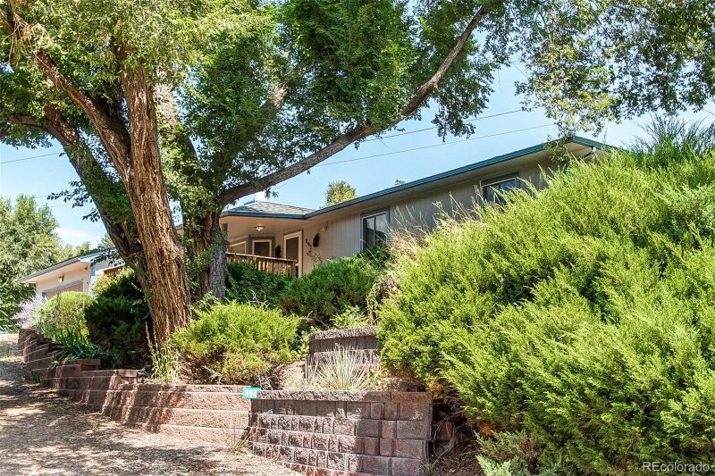 895 Garrison St, Lakewood, CO 80215