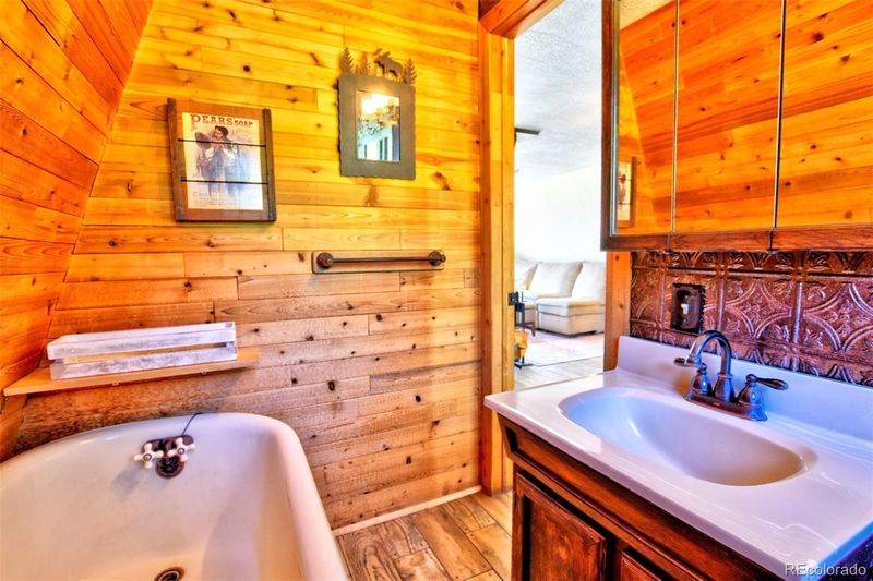 462 Cumberland Dr, Jefferson, CO 80456