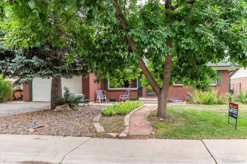 2583 S Oneida St, Denver, CO 80224