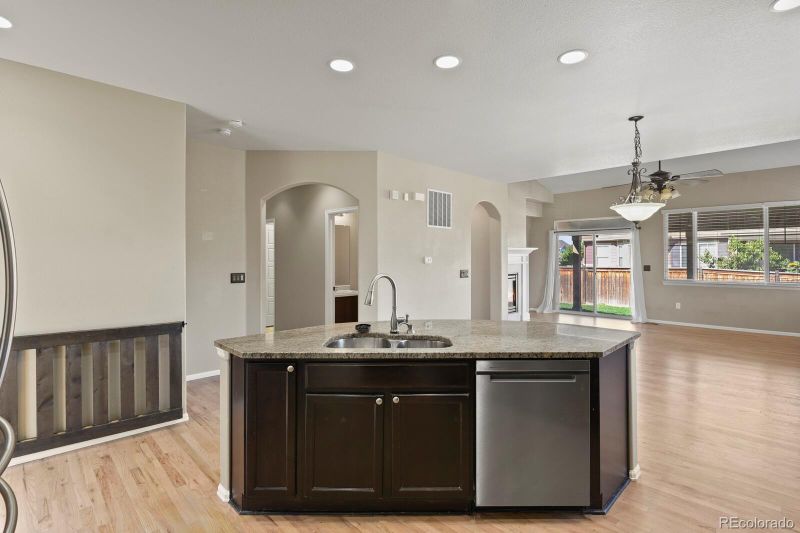 531 N Jackson Gap Way, Aurora, CO 80018