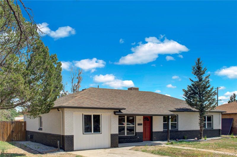 726 Troy Ct, Aurora, CO 80011