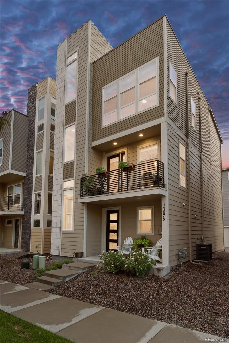 15673 E Broncos Pl, Centennial, CO 80112