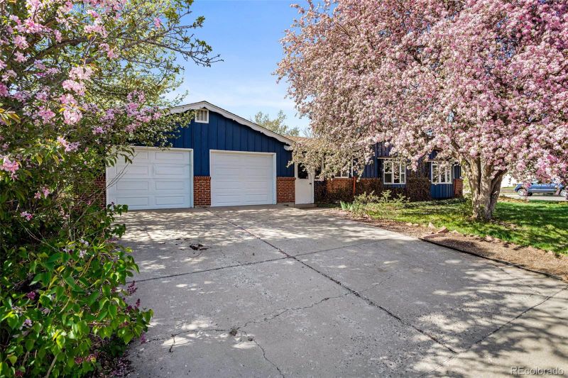 6688 Otis Ct, Arvada, CO 80003