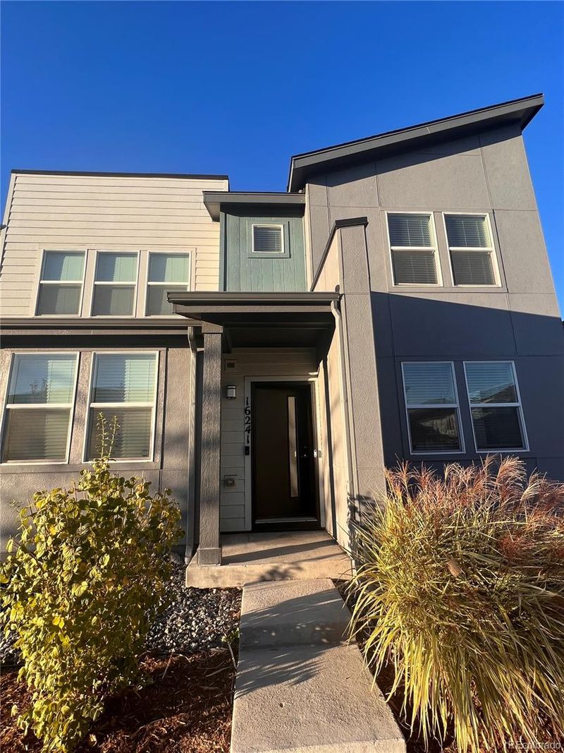 16241 E Warner Pl, Denver, CO 80239