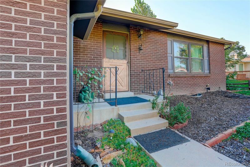 2630 S Dillon St, Aurora, CO 80014