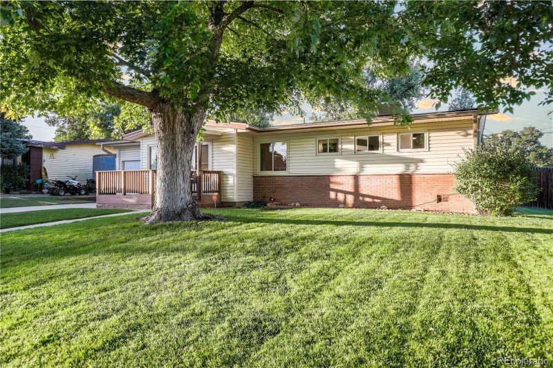 2573 Meadowbrook Dr, Denver, CO 80221