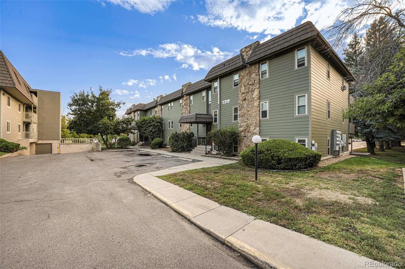 3315 Chisholm Trl #302, Boulder, CO 80301