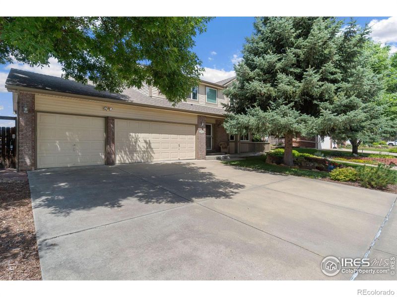 2415 Maplewood Cir W, Longmont, CO 80503