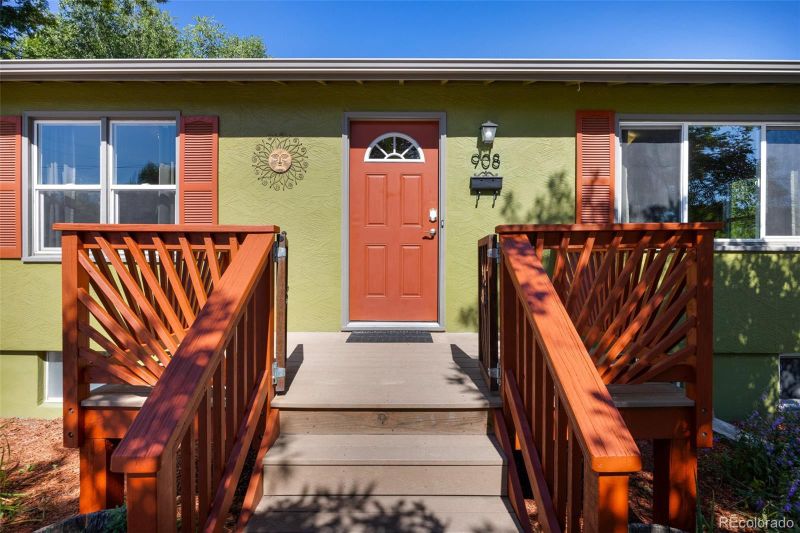 908 E Columbia St, Colorado Springs, CO 80903