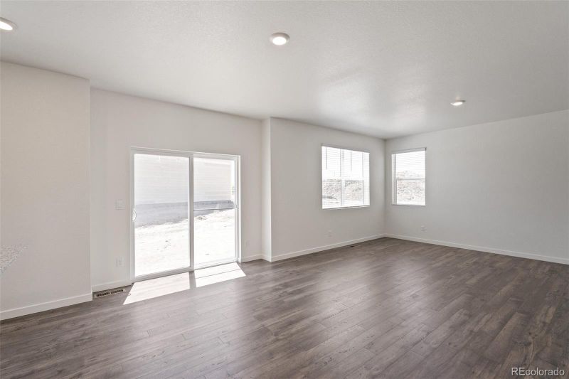 27506 E Byers Pl, Aurora, CO 80018