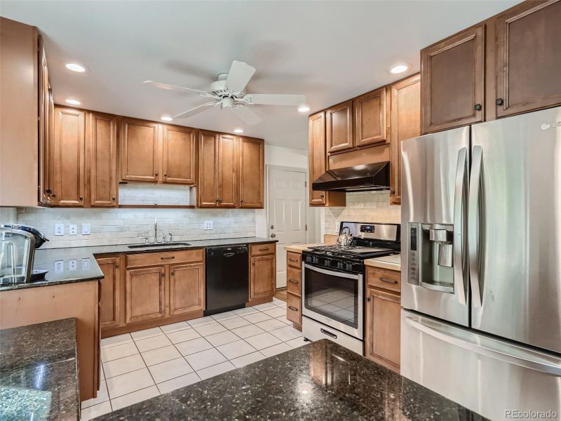 818 S Swadley St, Lakewood, CO 80228