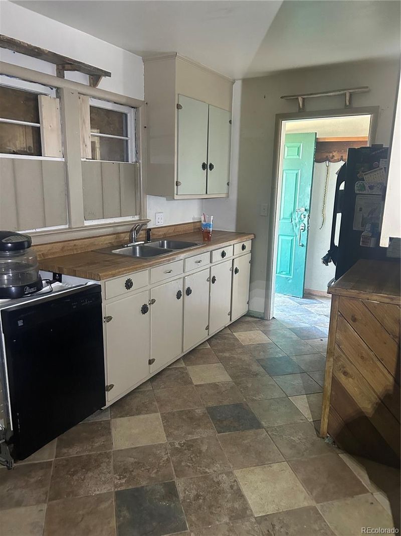 1046 School St, Craig, CO 81625