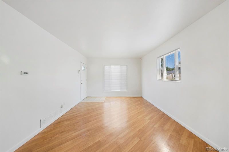 881 Victor St, Aurora, CO 80011