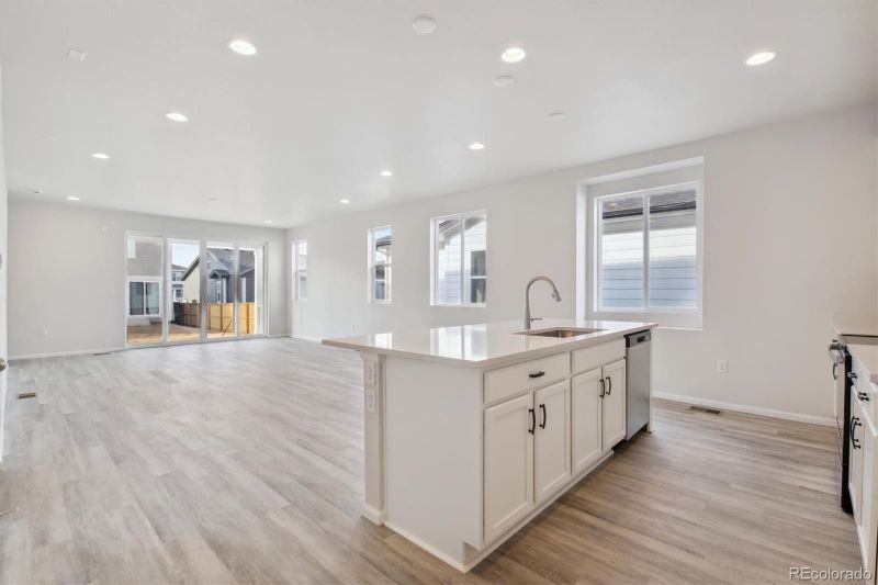 9813 Ceylon St, Commerce City, CO 80022