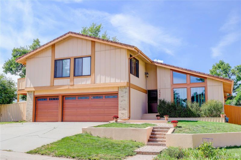 7347 S Ridgeview Dr, Littleton, CO 80120