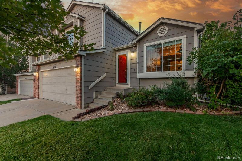 5570 S Versailles St, Aurora, CO 80015