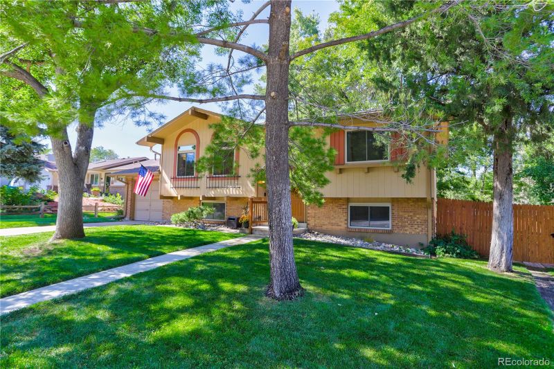 6917 S Spruce Drive W, Centennial, CO 80112
